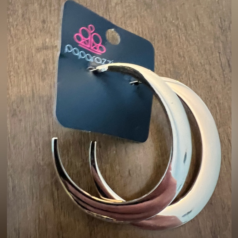 🇺🇸$3🇺🇸 Paparazzi Rose Gold Tone Crescent Hoop Earrings NWT ** Call out**